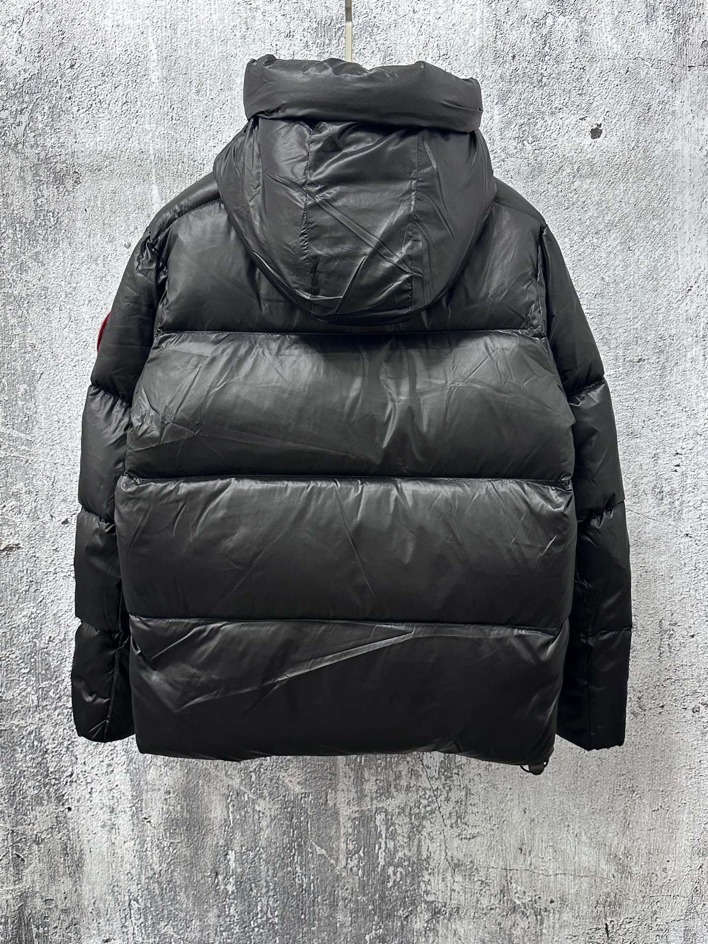 P780 [𝘾𝘼𝙉𝘼𝘿𝘼 𝙂𝙊𝙊𝙎𝙀] Canada Goose's limited new Crofton puff down jacket, top version, ceiling level Crofton soft loaf, 2024 latest style, cold protection effect up to level 4, using recycled Feather-Light tear-resistant fabric, ultra-light, no weight on the upper body at all! The unique black label highlights your temperament‼ ️ Canada Goose, a Canadian brand, has always been recognized as the warmest down jacket. Various Instagram celebrities, Internet celebrities, and celebrities often wear it for street photos. I make Canada Goose every year, but I still can't get rid of my love for it. No matter how cold the days are, there is no need to be afraid, because there is! Filled with 90% white duck down, it is the legendary warmest down jacket and is known as a must-have for Arctic outdoor sports! The most popular down jacket in the world, celebrities are rushing to buy it, it is a must-have!  Size: S~XXL